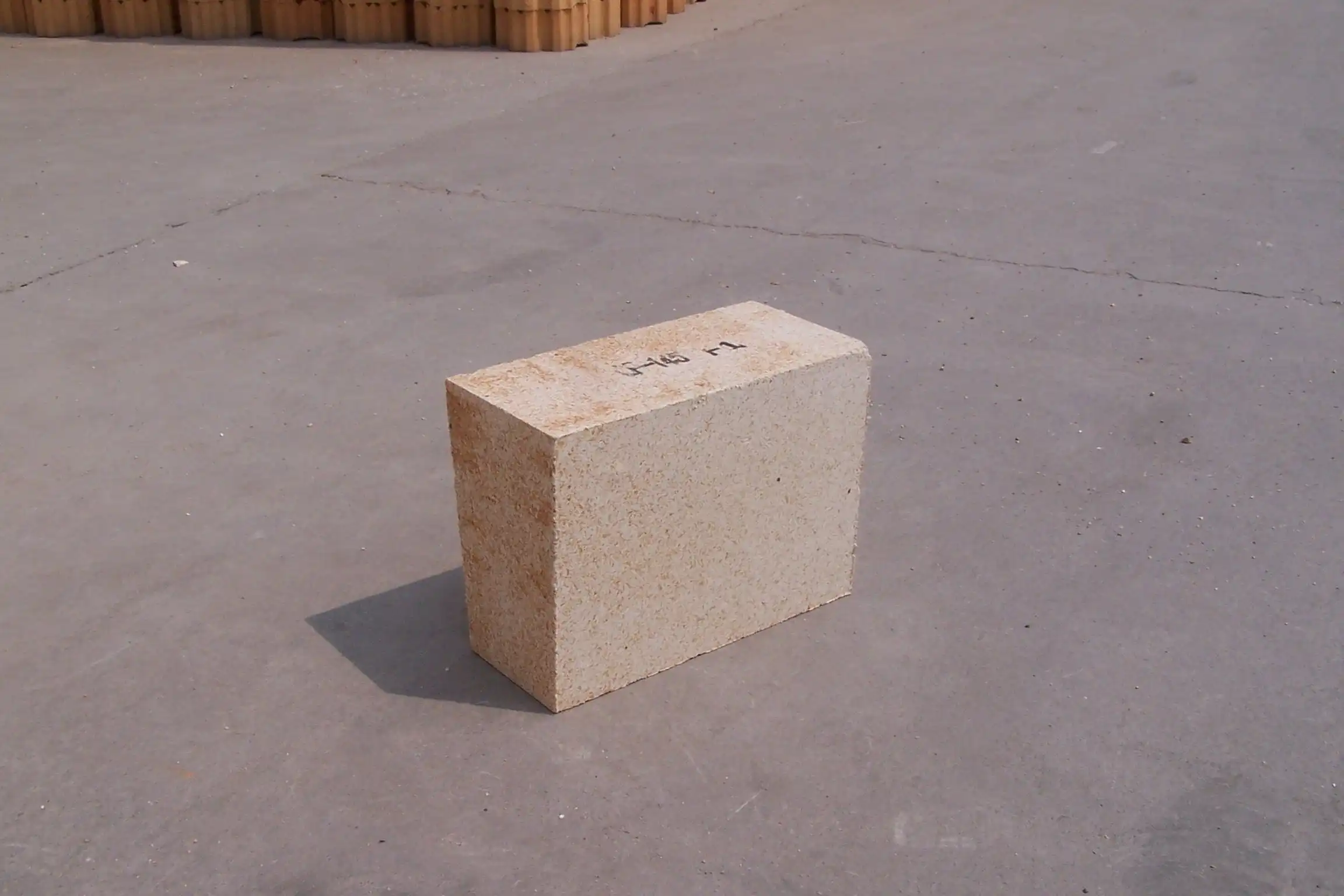 What materials are used in manufacturing DRL-145 Low Creep Bricks?